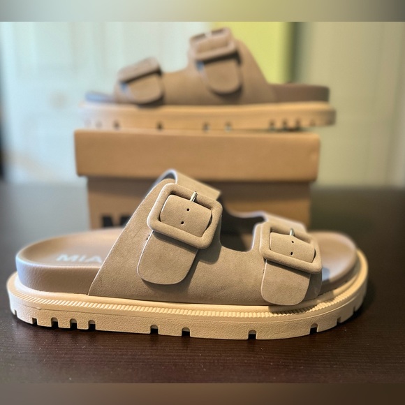 MIA, New in box , suede dual buckle sandals, taupe, size 8 - Picture 2 of 9